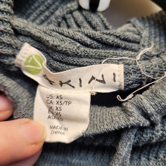 Dakini Women's Gray Long Sleeve Hoodie Classic Comfort - Size XS - Picture 3 of 4